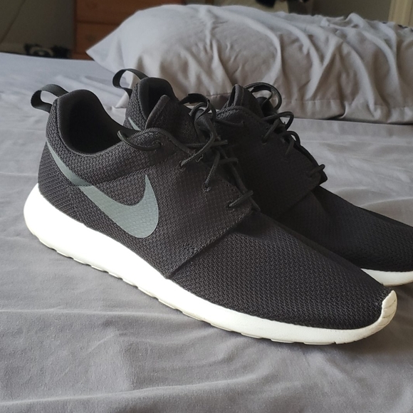 nike roshe size 12